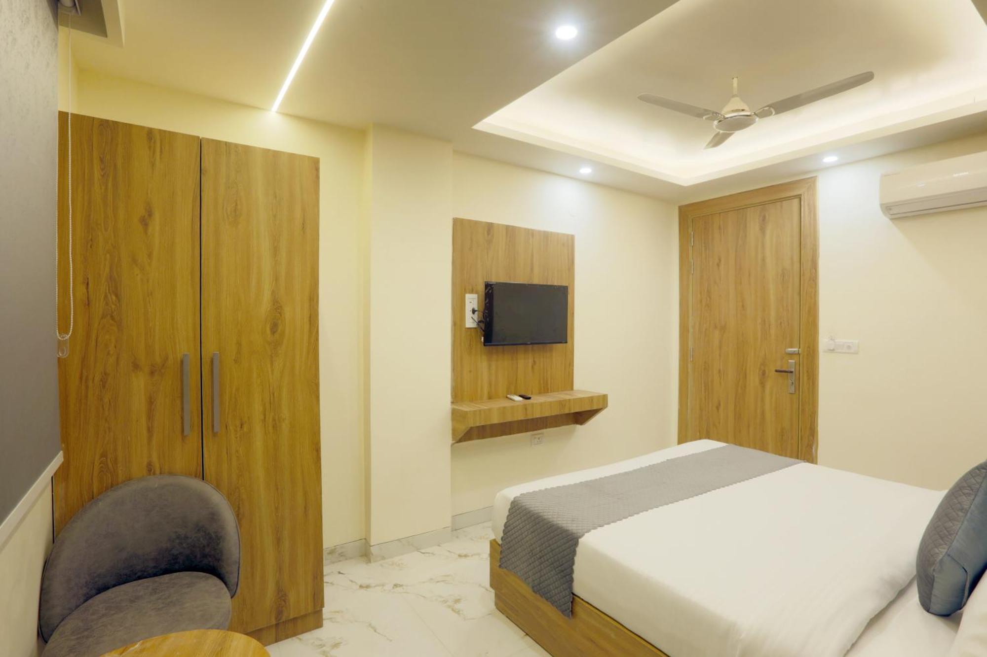 Hotel Luxe Manor Near Delhi Airport นิวเดลี ภายนอก รูปภาพ