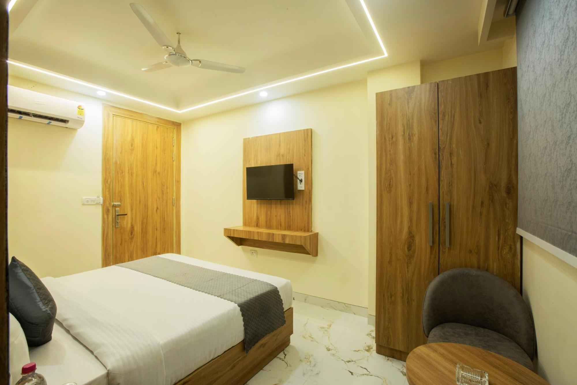 Hotel Luxe Manor Near Delhi Airport นิวเดลี ภายนอก รูปภาพ
