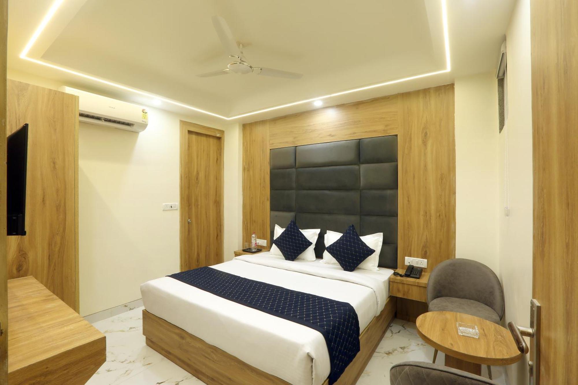 Hotel Luxe Manor Near Delhi Airport นิวเดลี ภายนอก รูปภาพ