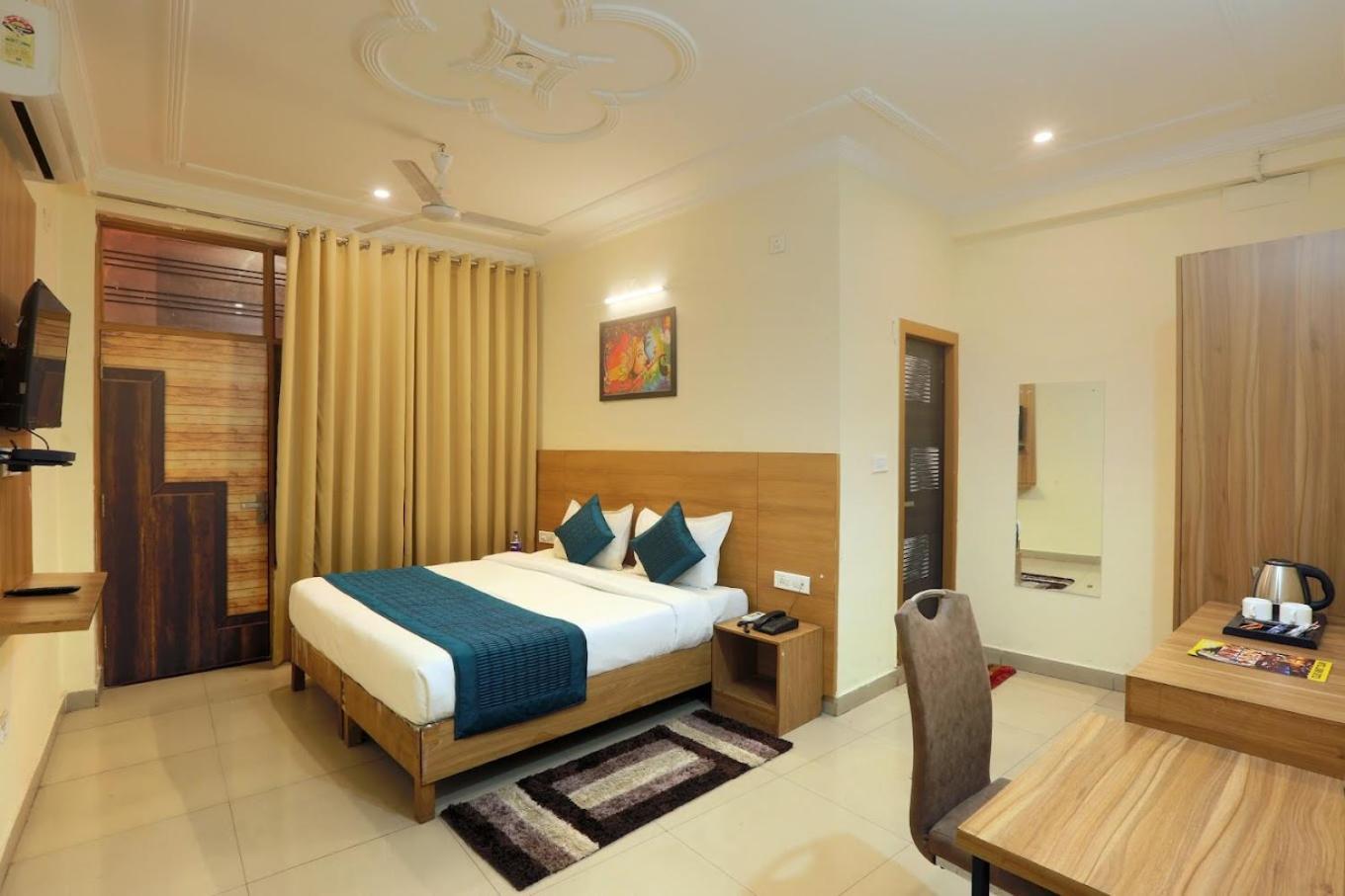 Hotel Luxe Manor Near Delhi Airport นิวเดลี ภายนอก รูปภาพ