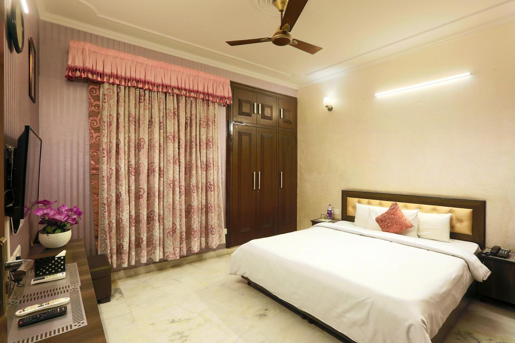 Hotel Luxe Manor Near Delhi Airport นิวเดลี ภายนอก รูปภาพ