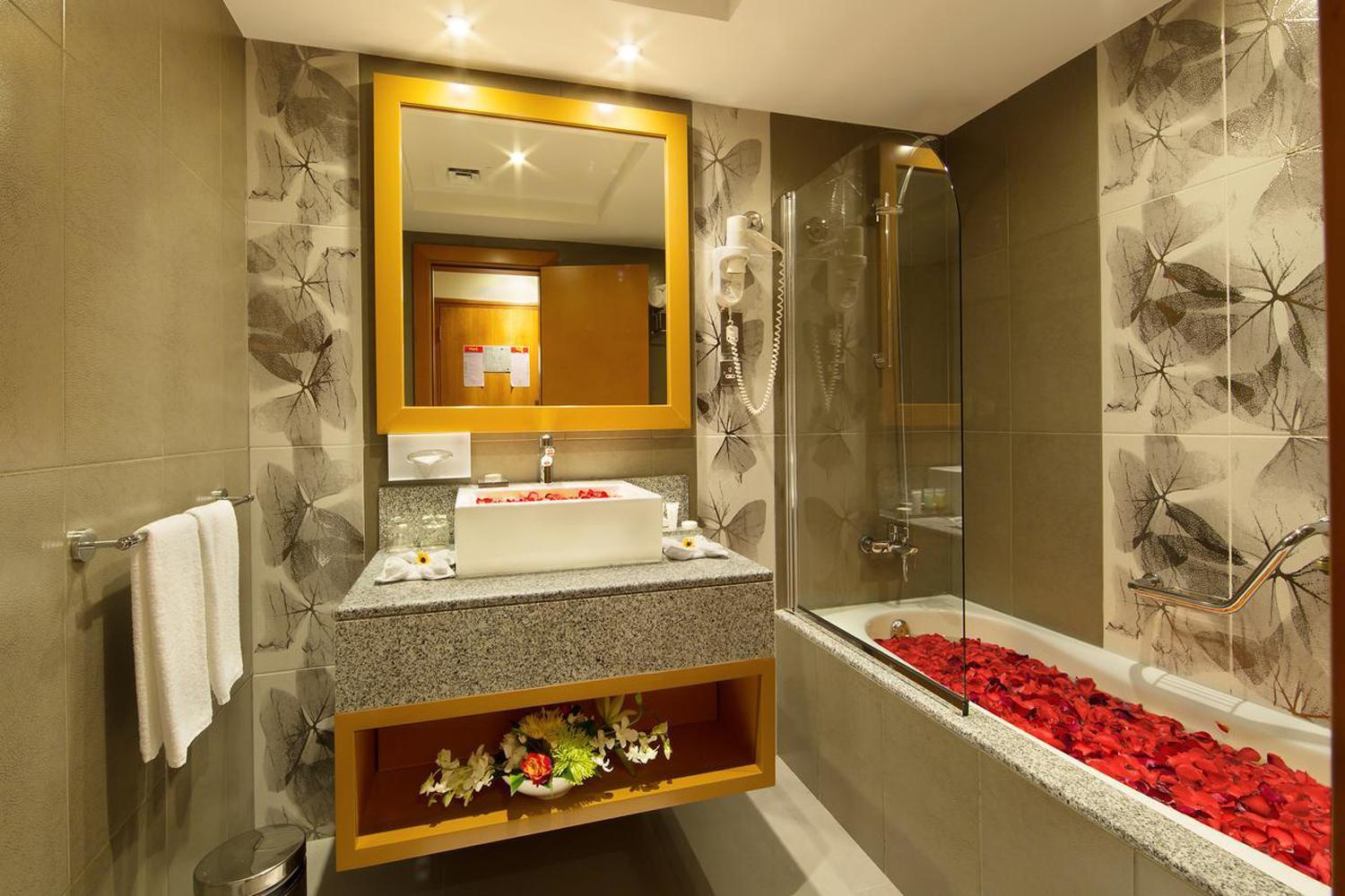 Hotel Luxe Manor Near Delhi Airport นิวเดลี ภายนอก รูปภาพ